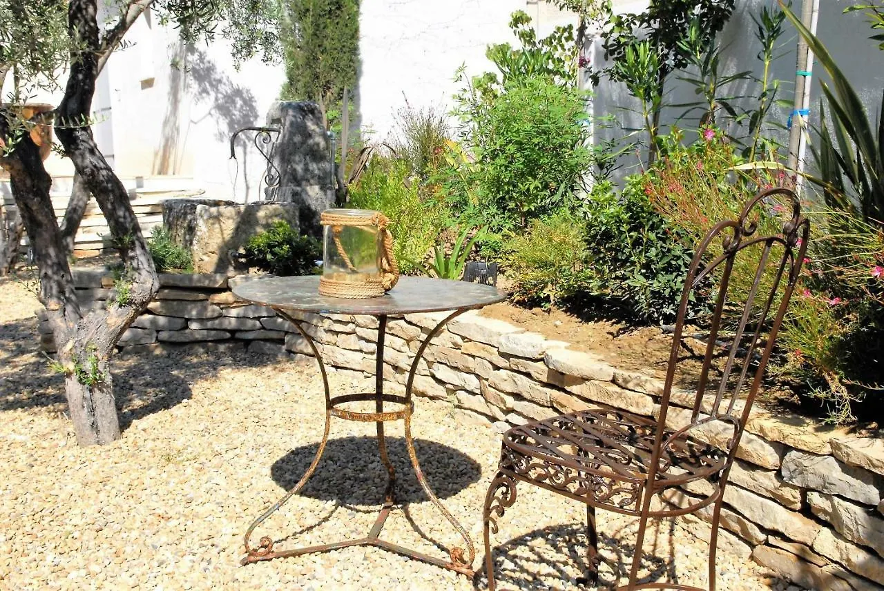 Lousoan Bed & Breakfast Aix-en-Provence 2*,